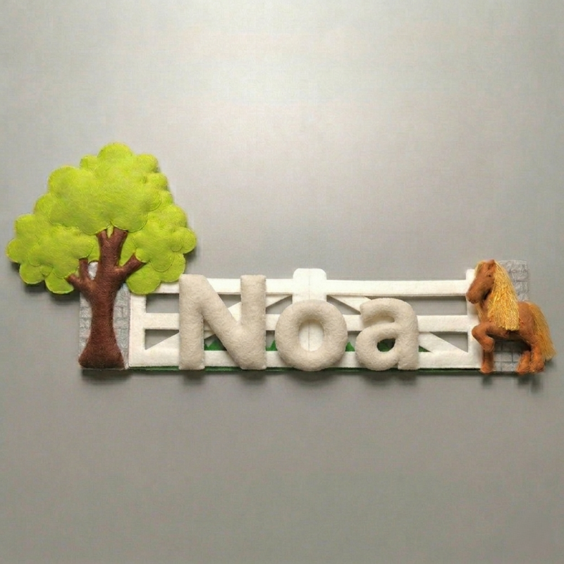 Nombre personalizado en fieltro hecho a mano | Decoración artesanal